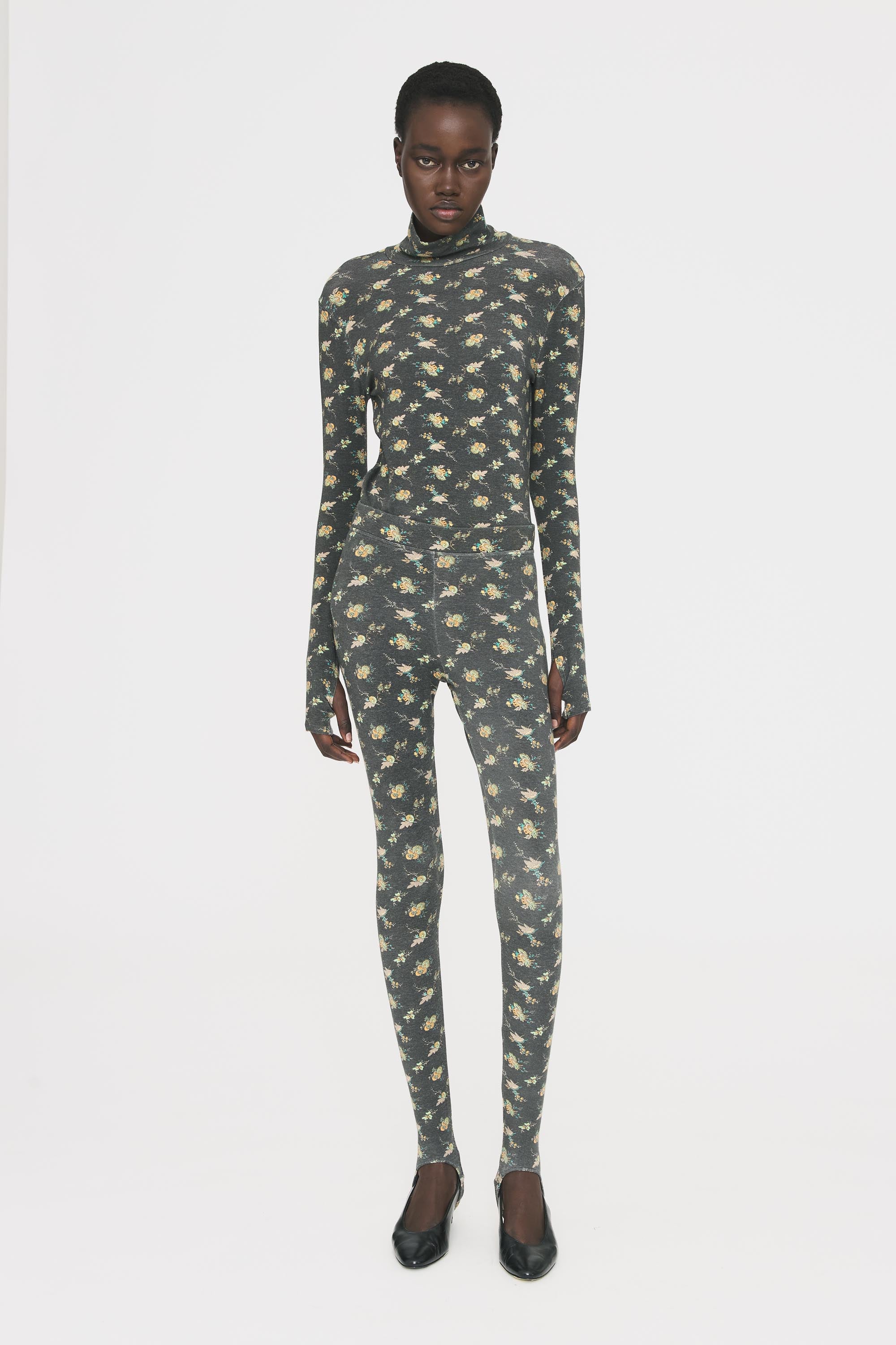 Leo Turtleneck
