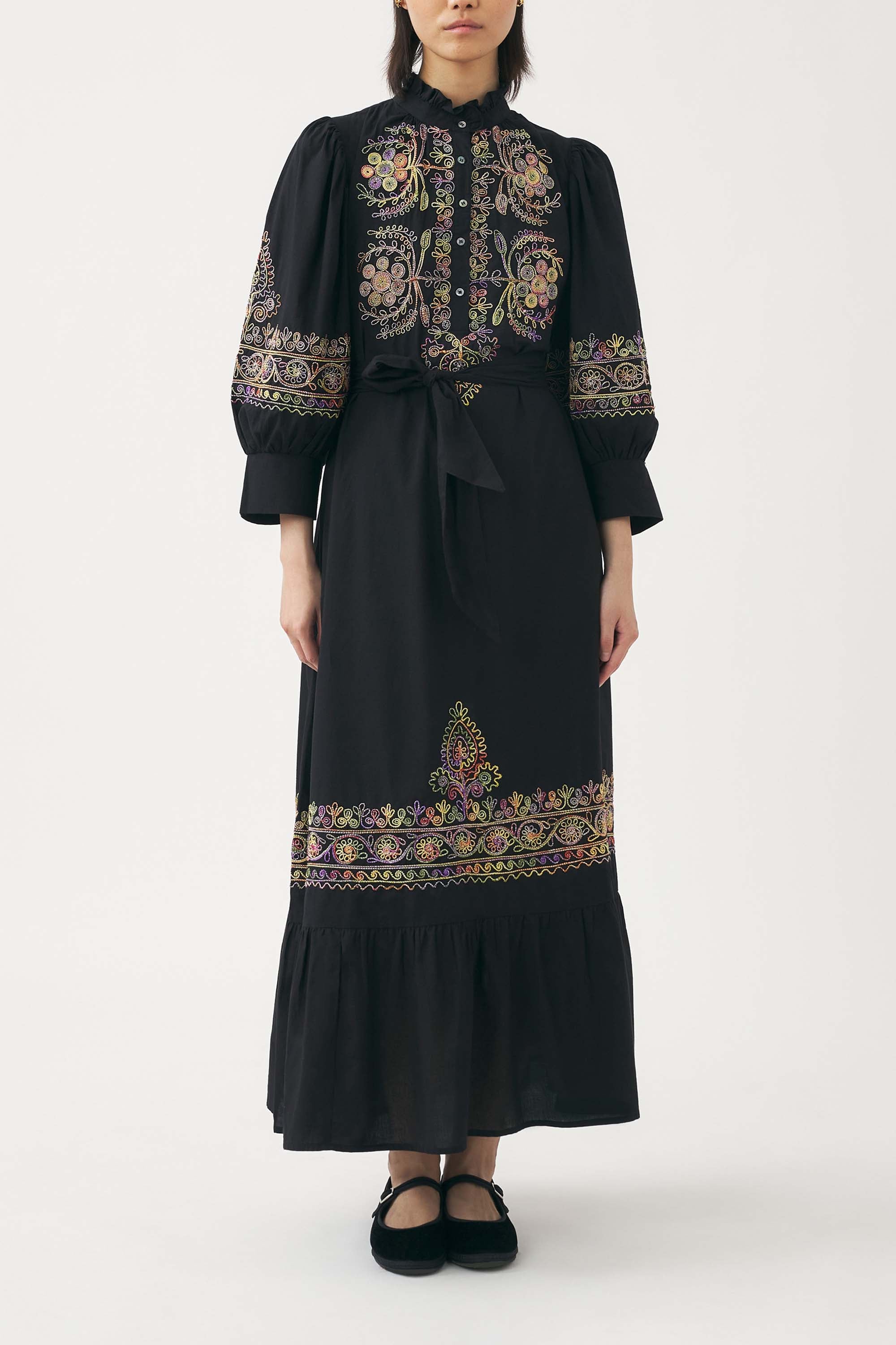Langes in Handarbeit besticktes Kleid Neil